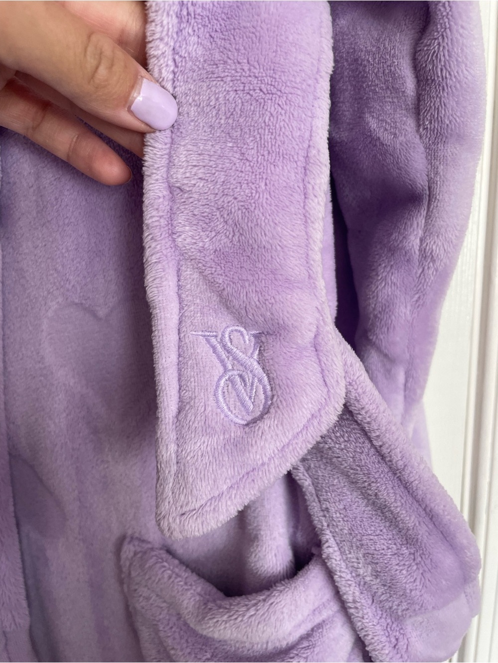 Victoria's Secret XS Lavender Purple Plush Heart Embossed Short Plush Robe - Picture 2 of 9